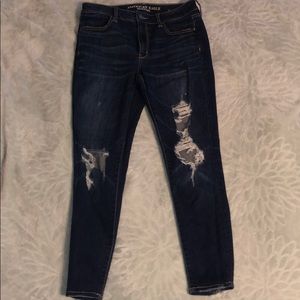 Dark wash American eagle ripped skinny jeans